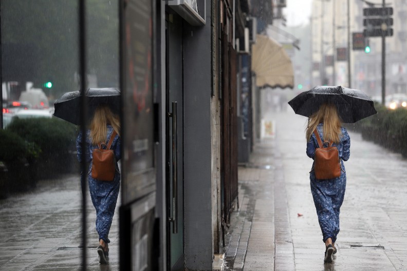 PRIPREMITE KIŠOBRANE, STIŽU PLJUSAKOVI I PAD TEMPERATURE! Evo kakvo se vreme očekuje narednih dana