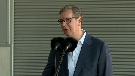MLADU DECU ISKORIŠĆAVATE KAO TOPOVSKO MESO ZARAD VAŠIH POLITIČKIH  CILJEVA! Predsednik Vučić postavio blokadere na mesto!