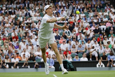 SINER BAŠ NEMA MILOSTI Italijan prepustio protivniku samo pet gemova i prošao u osminu finala Vimbldona