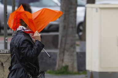 STIŽE OLUJA, HITNO SE OGLASIO RHMZ! U narednih sat vremena pogodiće ove delove Srbija