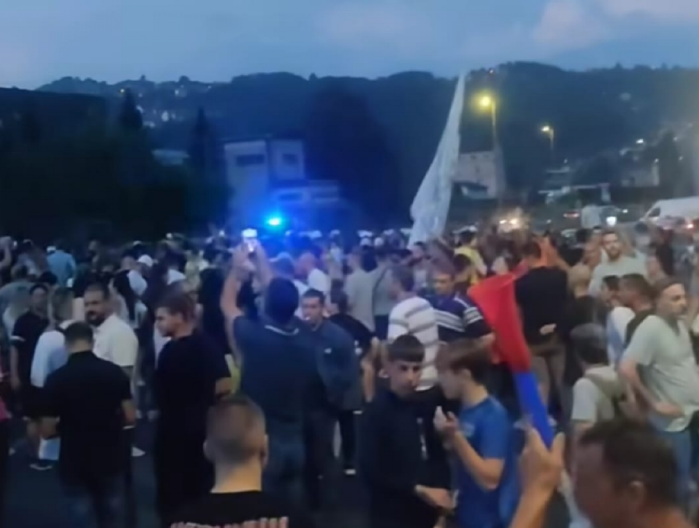 BLOKADERI U NOVOM POKUŠAJU DA BLOKIRAJU MAGISTRALU Kordon policije na licu mesta