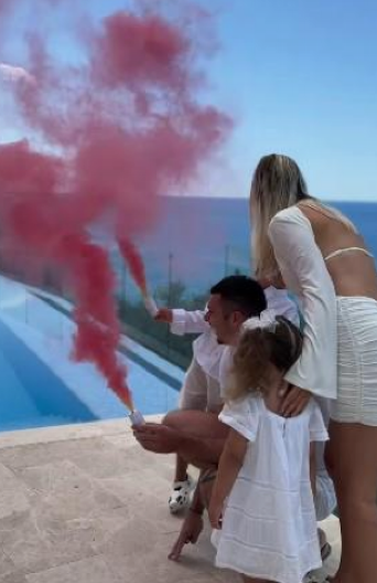 STIŽU RODE U DOM NAŠEG FUDBALERA! Njegova žena objavila radosne vesti i otkrila pol bebe