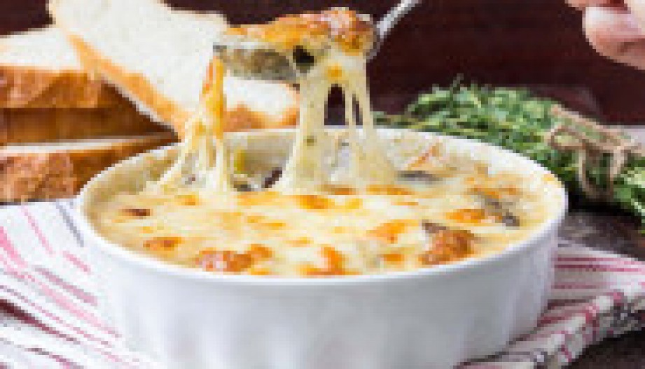 PILETINA SA 4 VRSTE SIRA Meso se lepi za prste, a eksplozija ukusa u svakom zalogaju