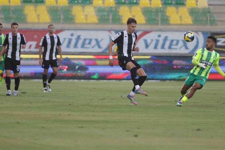 PORAŽENI PARTIZAN SE PEVAJUĆI VRAĆA SA KIPRA Crno-beli vrtić sa mnogo mana će ovako teško do Evrope