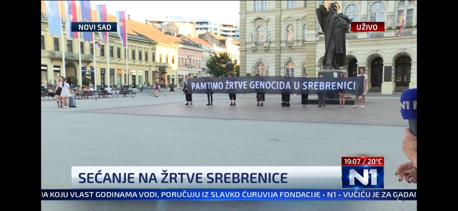 BLOKADERI U NOVOM SADU PORUČILI: Srbi su počinili genocid!