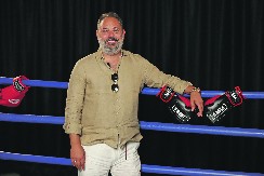 OVO JE RAJ NA ZEMLJI! Branko Babić ima vilu, privatno jezero i zarađuje 100.000 evra mesečno! (FOTO)