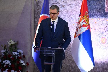 "VERUJEM DA ĆEMO UZETI ZLATNU MEDALJU" Aleksandar Vučić veruje u košarkaše Srbije