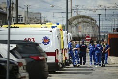 URUŠIO SE PEŠAČKI MOST! 12 osoba povređeno, užas u Rusiji!