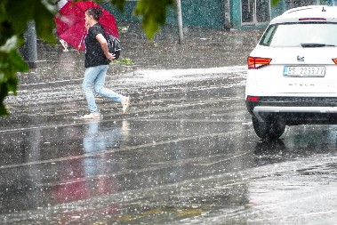 KUVANJE! U OVA DVA GRADA JE DANAS IZMERENO 38 STEPENI Obrt već sutra, spremite KIŠOBRANE