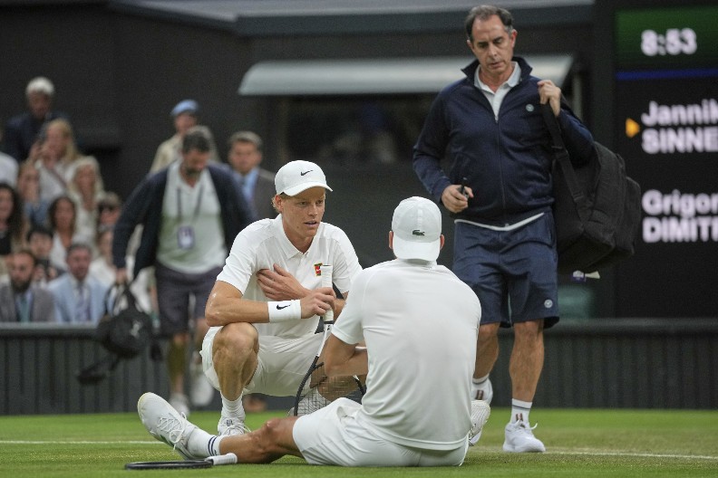 SLIKA KOJA JE ZGROZILA SVE Džaba Sineru titula, jednim gestom je pokazao kakav je čovek (FOTO)