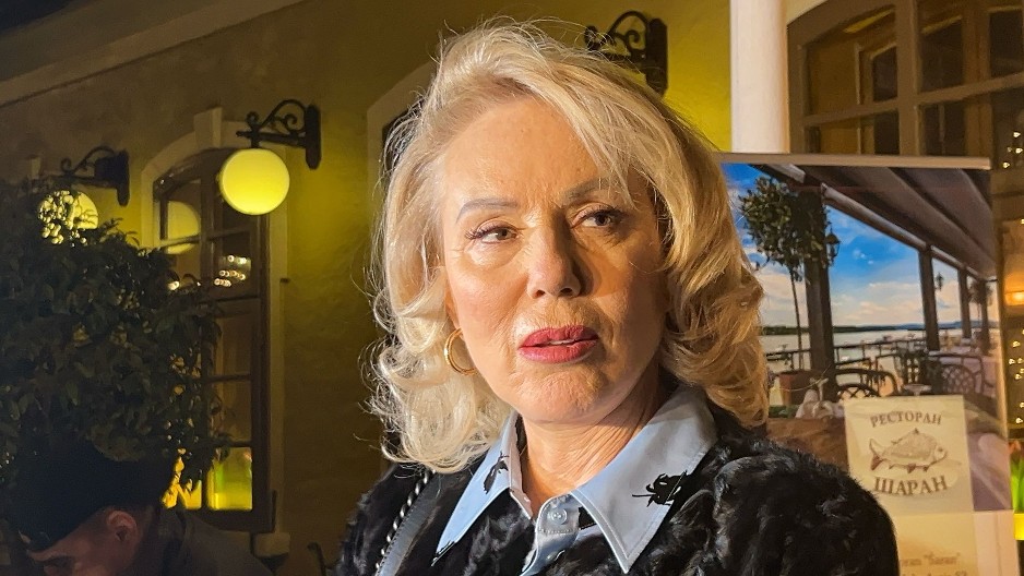 OTKRIVENO, FINALISTKINJA ZVEZDA GRANDA BRENINA BLISKA ROĐAKA Sličnost sa pevačicom iz mlađih dana je neverovatna! (VIDEO)