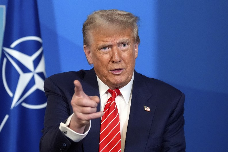 DA LI JE OVO MOGUĆE Donald Tramp ima ozbiljan zdravstveni problem? (FOTO)