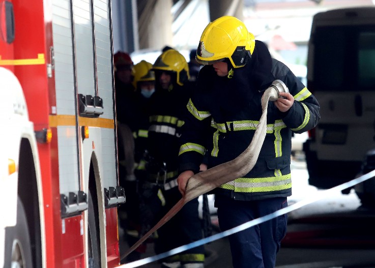 BUKTINJA PROGUTALA KAMION, CRNI DIM PREKRIO AUTO-PUT! Stravična scena kod Šida (FOTO)