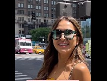 OVA DEVOJKA NA SEBI NOSI 270.000 EVRA Prošetala gradom u kombinaciji koja košta kao luksuzni stan u Beogradu