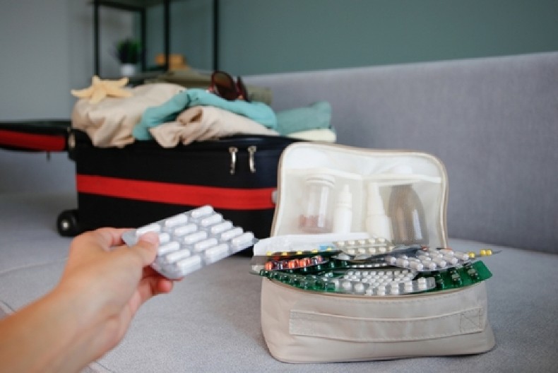 DETALJAN SPISAK PUTNE APOTEKE  Bez ovoga ne krećite na putovanje - evo šta treba obavezno da ponesete!