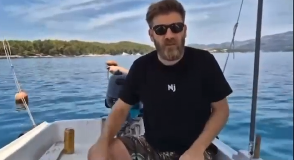 "PUMPADŽIJA" IZGLEDA DA JE DOBRO ZARADIO NA ZGUBIDANIMA KAD MOŽE MESEC DANA DA SE BRČKA NA MORU Otišao u Hrvatsku pa ih loži da izdrže dok on "puni baterije"! (VIDEO)