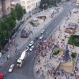 ZGUBIDANSKA POSLA! Šaka jada se okupila kod Vukovog spomenika (FOTO)