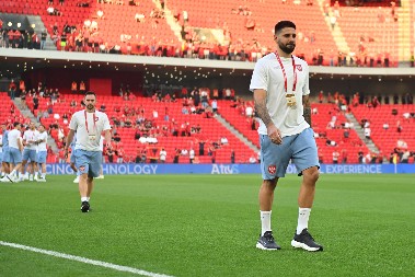 MITROVIĆ SE VRAĆA? Srpski napadač dobio ponudu, hoće li prihvatiti?