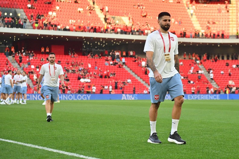 MITROVIĆ SE VRAĆA? Srpski napadač dobio ponudu, hoće li prihvatiti?