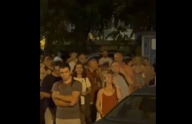 BLOKADERI NAPALI KUĆU MINISTRA, ON SE HITNO OGLASIO: "Nećete me uplašiti" (VIDEO)