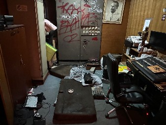 ISTORIJA SE PONAVLJA Petog oktobra krali fotelje, sada stolice! To im je najveća ambicija