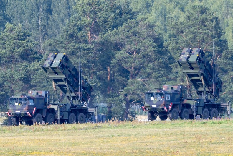 GRMEĆE NEBO IZNAD UKRAJINE Zapad razmišlja da pošalje PAKLENO oružje!