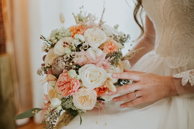 OVAKVO VENČANJE JOŠ NISTE VIDELI Mladenci nisu hteli da ga odlože uprkos prirodnoj katastrofi