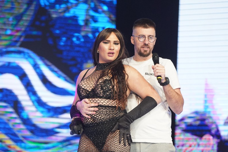 LAŽIRAO POMIRENJE ZBOG PARA?! Korda obmanjuje fanove da je s Anom, procurile prepiske javno