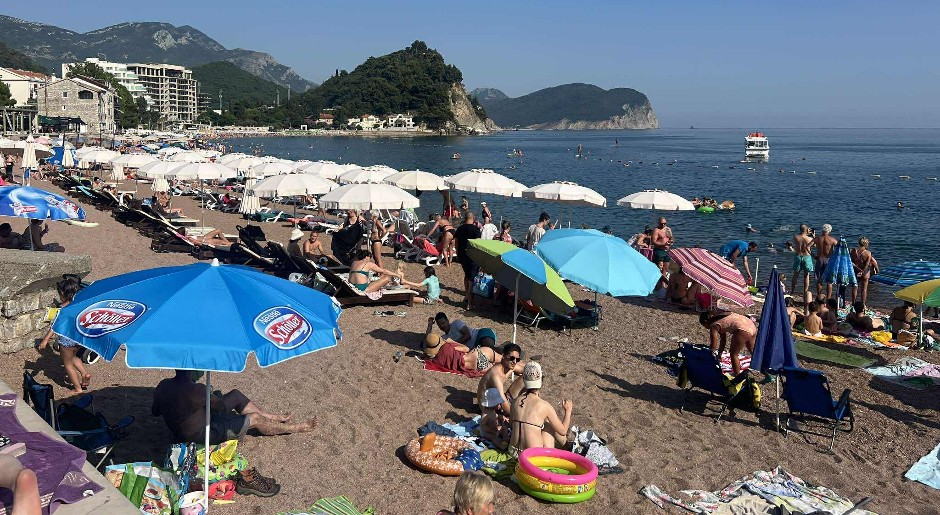 TURISTIČKI FIJASKO! Puste plaže Crne Gore: Na primorju kao u doba korone (VIDEO)