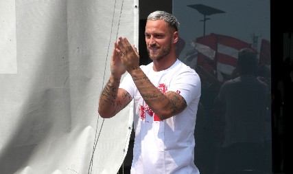 SVAKI PUT KADA TO VIDIM KRENU MI SUZE Arnautović se rasplakao dok je pričao o Mihi, pa otkrio kako je došao u Zvezdu