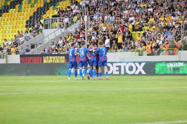 PUN KOFER OSMEHA ZA PARTIZAN SA POLJSKE AVANTURE Premijerna evropska pobeda "Blagojevićevih beba"