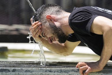 PAKLENI DAN U SRBIJI! Sutra do 43 stepena, pa šok pad od 20! RHMZ: "Vreme je OPASNO"