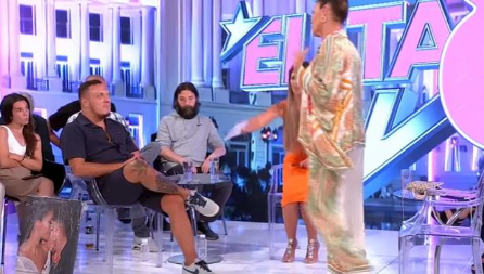 KAČAVENDA NASRNULA NA GASTOZA Krenula da ga poliva, voditeljka skočila da zaustavi incident!