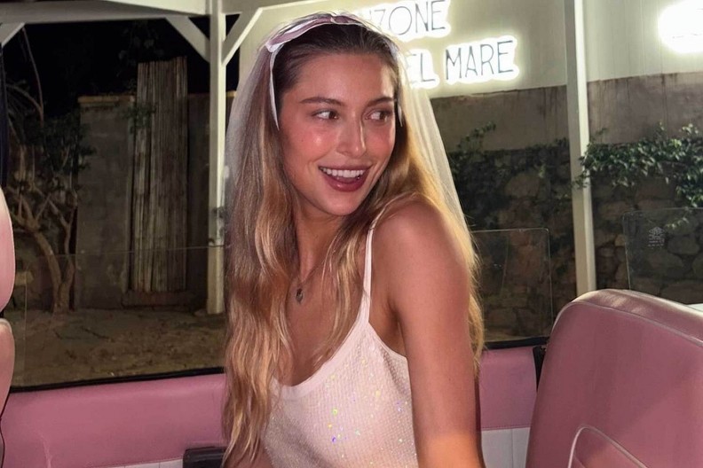 UDALA SE ĆERKA STIVA DŽOBSA Bogata naslednica blokirala ceo grad, evo koliko para je spiskala na luksuzno venčanje!