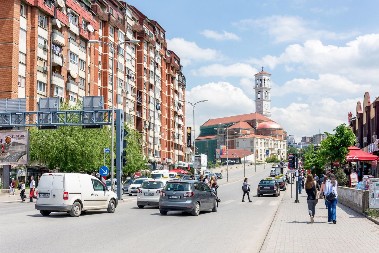 PRIŠTINA NASTAVLJA TEROR! Zatvorske kazne trojici Srba od dve i pet godina!