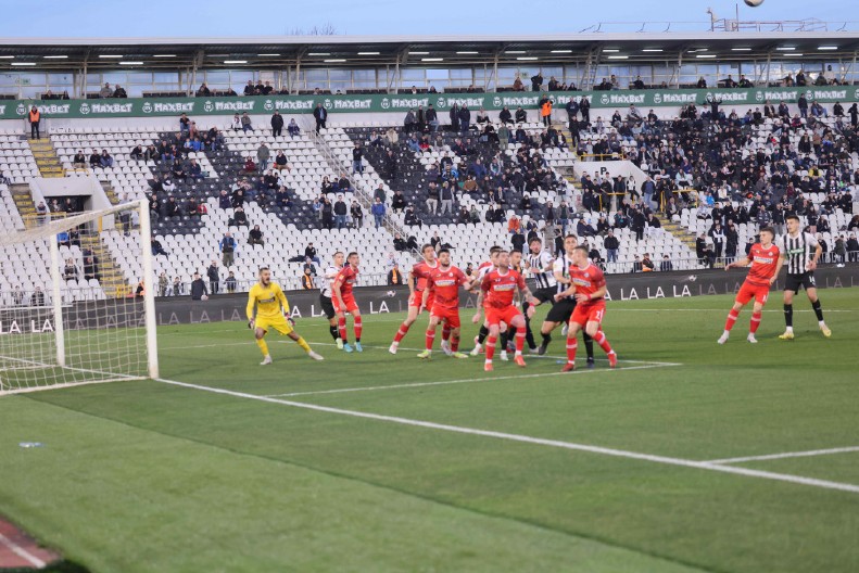 PRVA "SEČA" U SUPERLIGI Posle dva kola, IMT promenio trenera