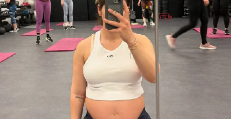 SA TRUDNIČKIM STOMAKOM U TERETANI! Poznata Zvezda Granda trenirala sve do porođaja (FOTO)