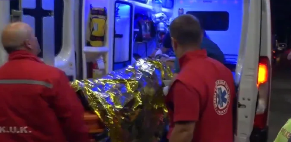 UŽAS U AUTOBUSU!  Žena umrla sa 26 iPhone-a zalepljenih za telo