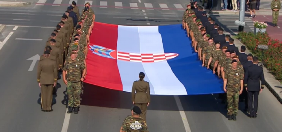 HRVATSKA GLORIFIKUJE ZLOČIN! Vrh države učestvuje u vojnaj paradi povodom 30 godina od zločinačke akcije „Oluja“