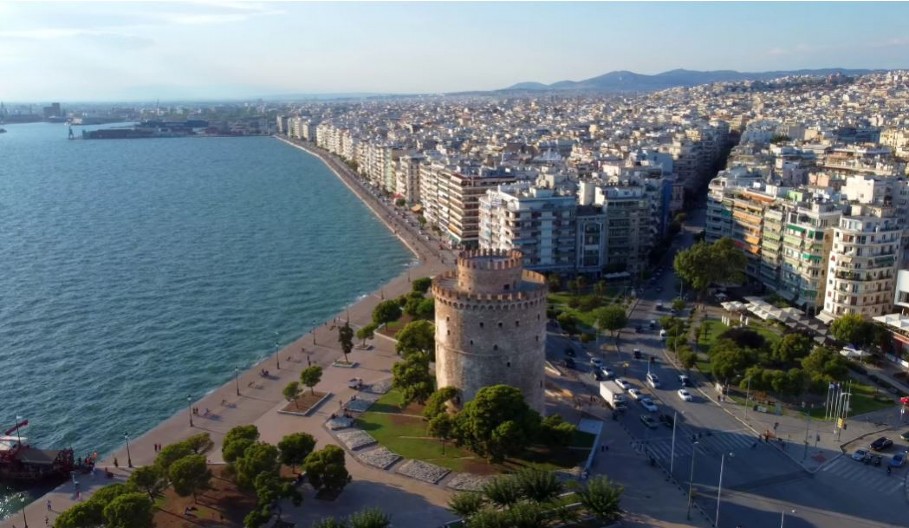 DRAMA NA KIŠI SA DVOJE DECE! Srpska porodica doživela udes kod Soluna