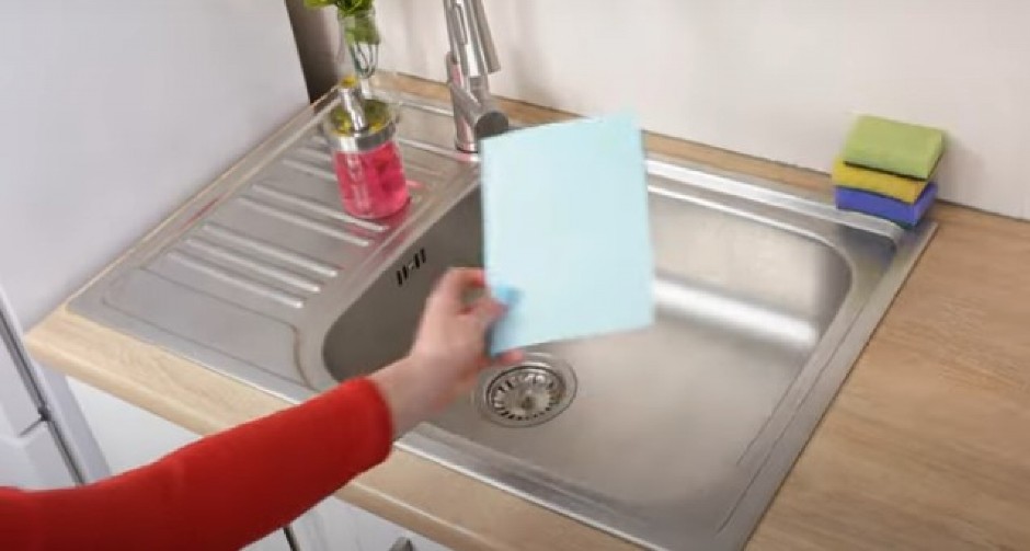 GENIJALNO REŠENJE PRED ODMOR Evo zašto sve više ljudi stavlja papir u sudoperu i lavabo!