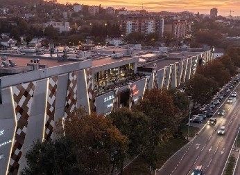 "ZAJ*BAO SAM SVE" – PA SKOČIO: Jeziv skok mladića sa terase Karaburma centra, bivša devojka videla PAD!