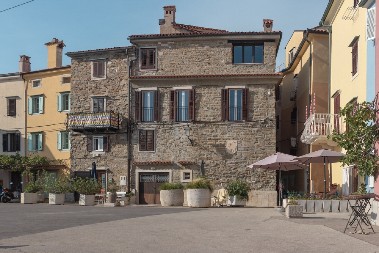 DIZAJNERI RENOVIRALI RIBARSKU KUĆU STARU 100 GODINA Spasli su je od propadanja  - pogledajte ovu neverovatnu transformaciju