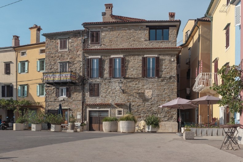 DIZAJNERI RENOVIRALI RIBARSKU KUĆU STARU 100 GODINA Spasli su je od propadanja  - pogledajte ovu neverovatnu transformaciju