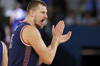 "BRATE, NE SNIMAJU NAS VIŠE" Jokić prekinuo intervju saigrača, hit scena koja je sve dovela do suza (VIDEO)