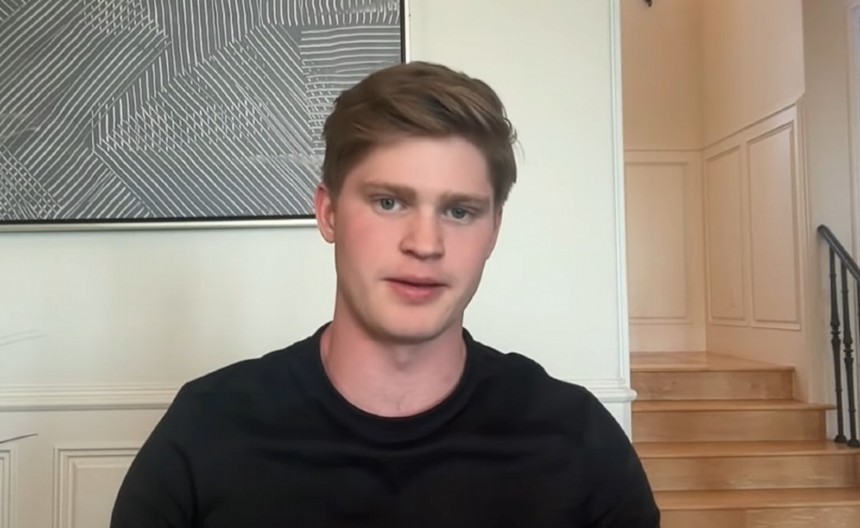 AKO NE IDEŠ NA SVE ILI NIŠTA – NEĆEŠ USPETI Mladić koji je šokirao svet reklamom danas zarađuje 6 miliona dolara godišnje