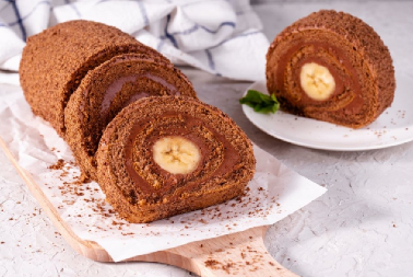 ČOKOLADNI ROLAT SA BANANOM Gotov dok pristavite kafu, a po ukusu mu nema ravnog