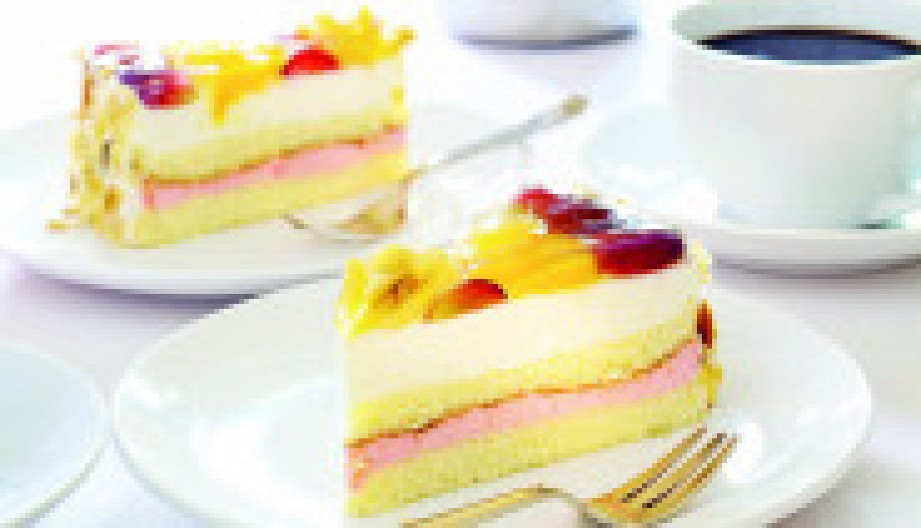 VOĆNI KOLAČ SA JOGURTOM Sve se samo pomeša i peče, a po ukusu mu nema ravnog