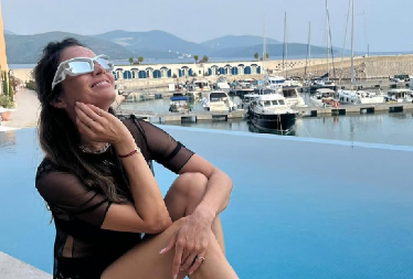 MARIJA KARAN UHVAĆENA NA JAHTI Glumica zasenila golim nogama (FOTO)