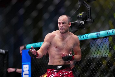 DOMINACIJA SRPSKOG "DOKTORA" Uroš Medić nokautirao Amerikanca u UFC spektaklu u Las Vegasu (VIDEO)